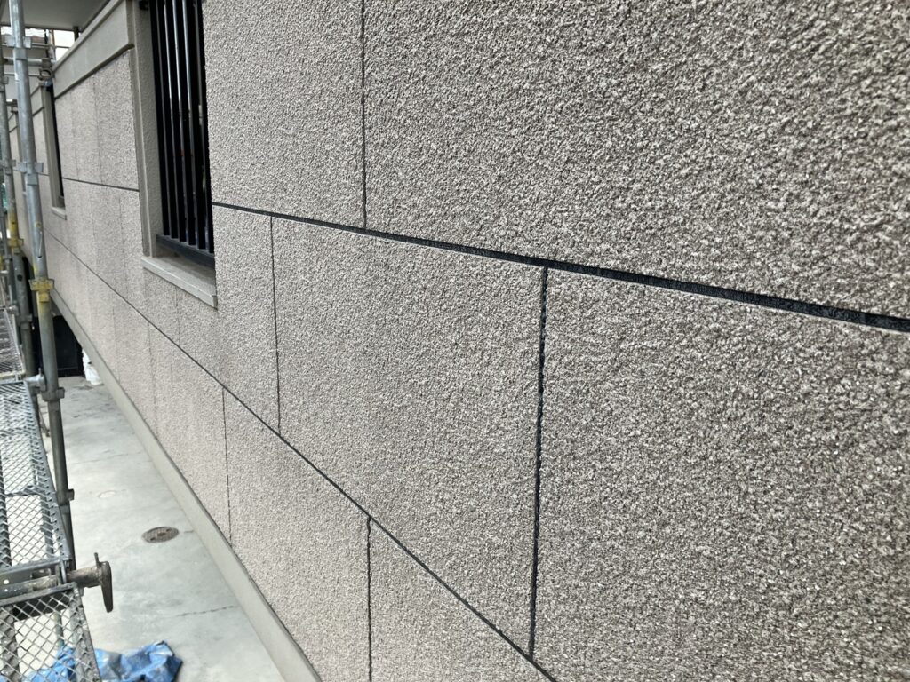 石材調のアップ画像　塗り替え前