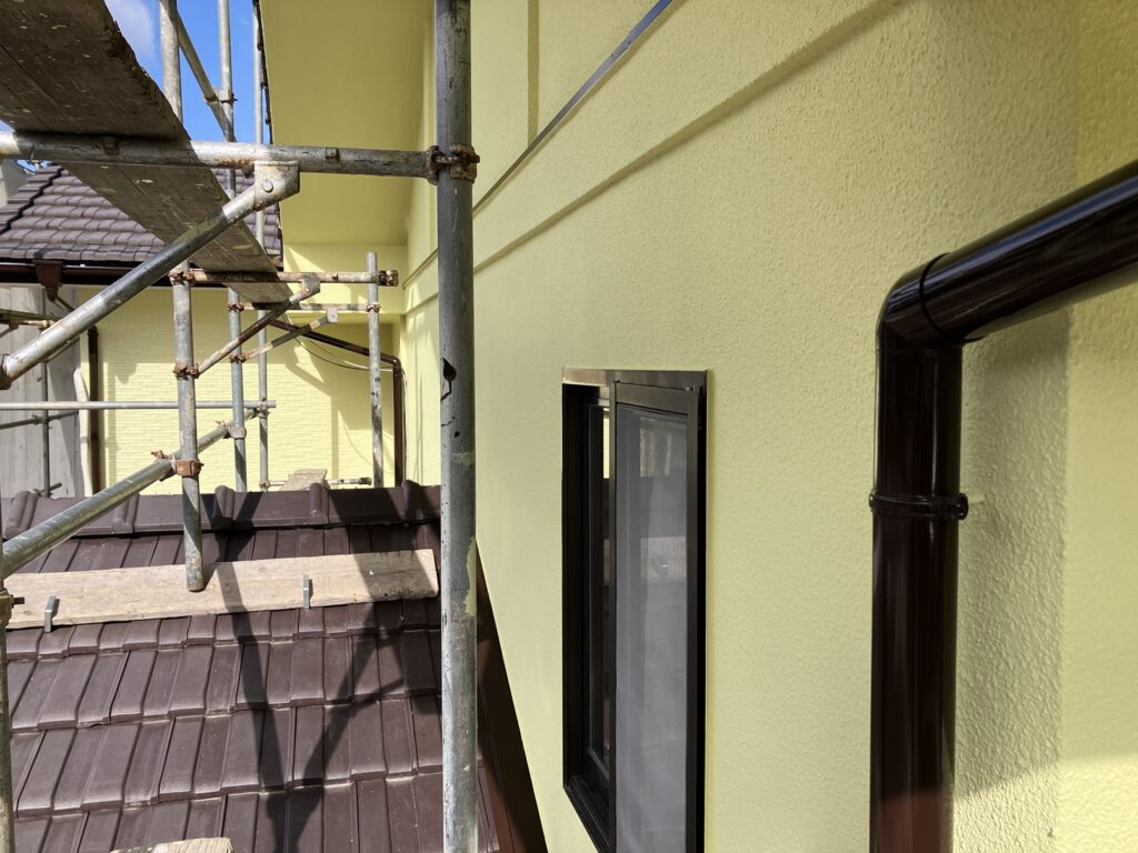 艶消しを塗った外壁の質感